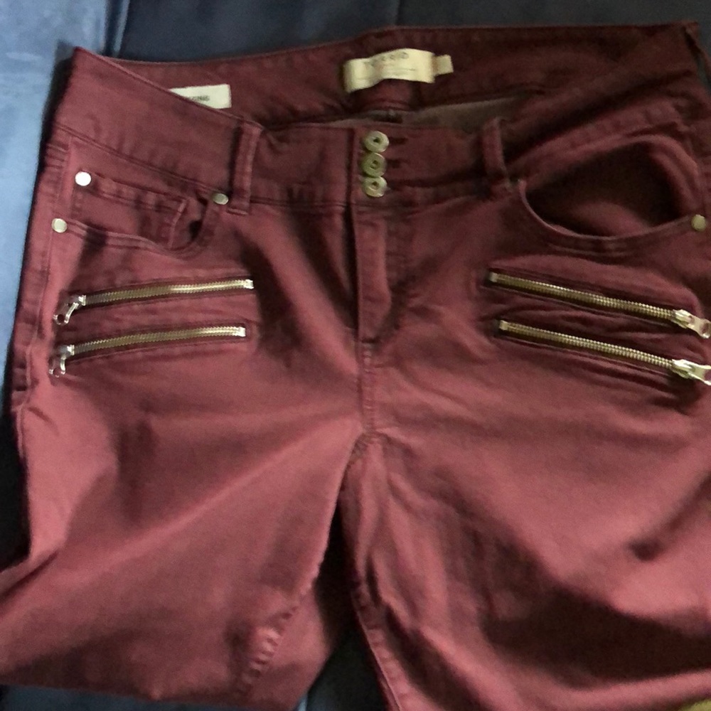 Torrid size 20 short maroon jeggings.